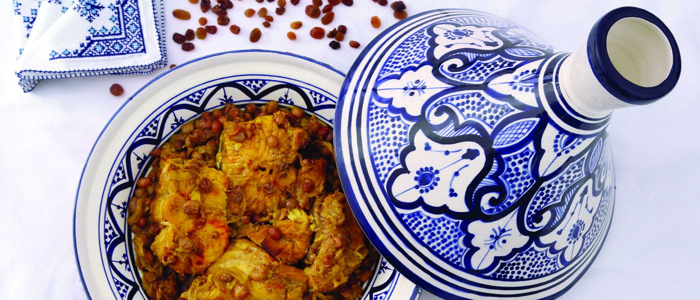 Clase De Cocina Marroqui Con Diferentes Especias Y Uso De Tajine