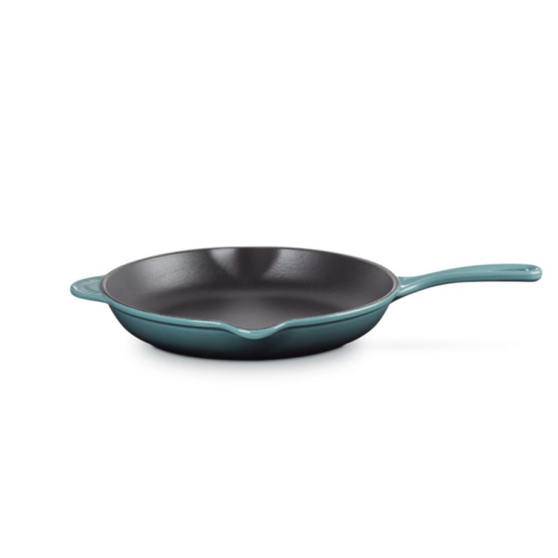 Sartén Skillet Le Creuset, en hierro fundido esmaltado vitrificado.