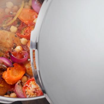 Cocina festiva con olla exprés