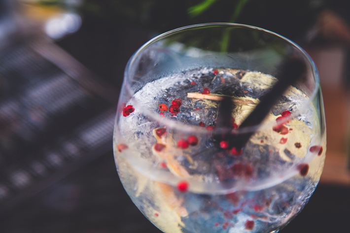 Gin tonic en copa de balón