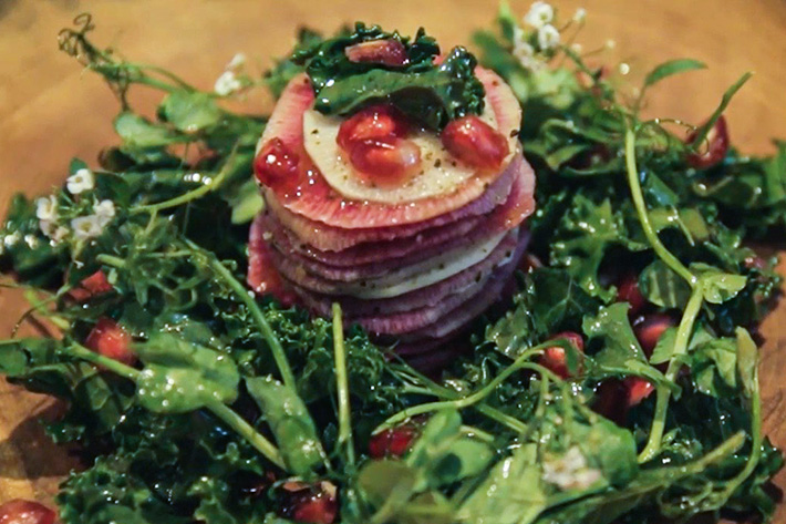 Ensalada de nabo con granada y pamplinas Casa Jose