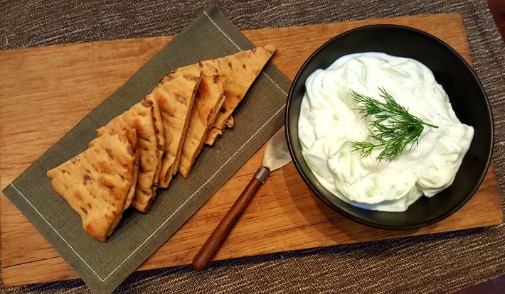 TZATZIKI CON PAN DE PITA